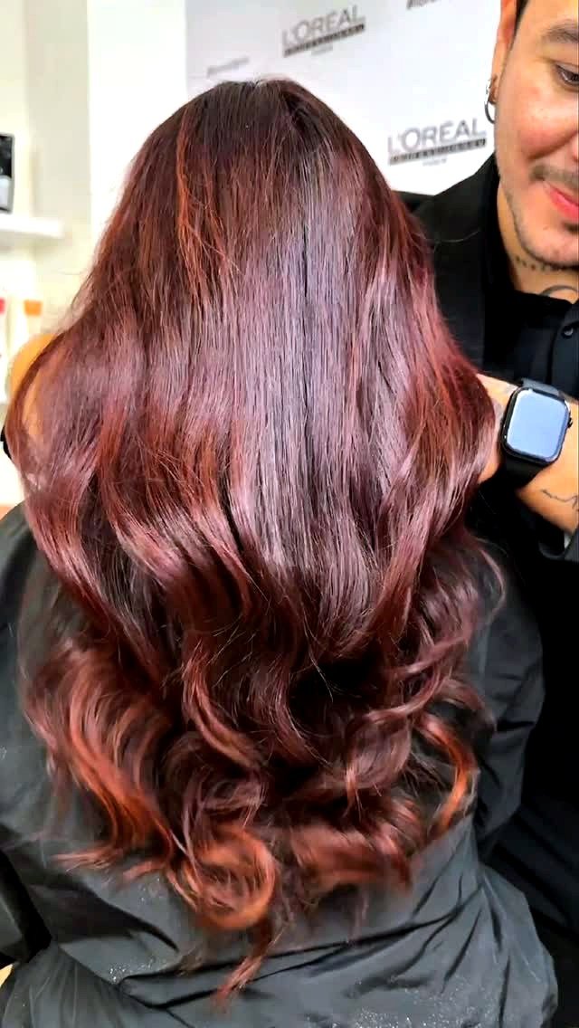 Resultado de color caoba profundo por Adrian Mendoza con L'Oréal Professionnel